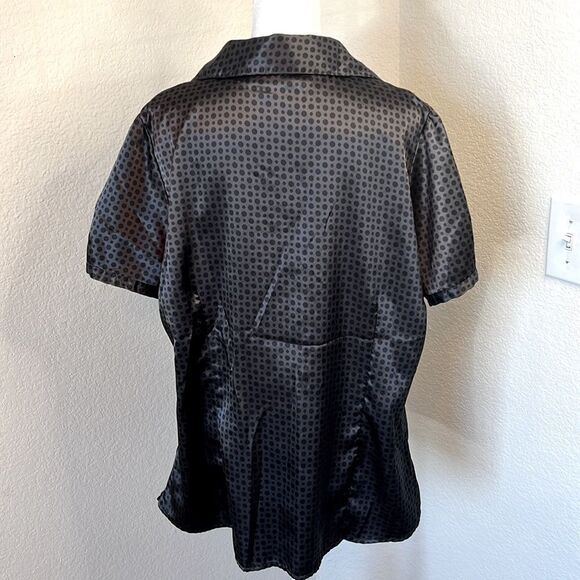 Apt. 9 Woman Gray and Black Polka Dot Short Sleeve Button Front Blouse ~ Size 1X - Picture 4 of 8